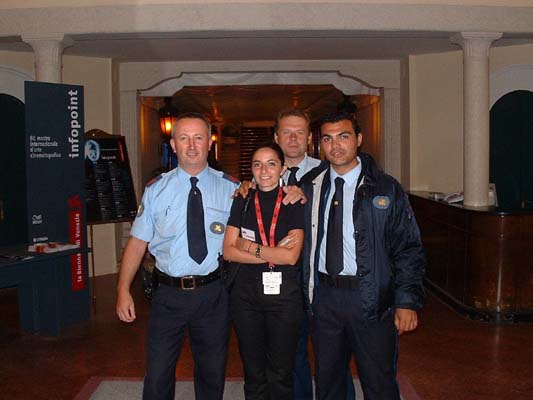 E ora permetteteci di concludere ringraziando i responsabili della security dell'Hotel Excelsior, senza la cortesia e la complicit dei quali non avremmo potuto realizzare questa bellissima gallery. Un grazie di cuore e arrivederci all'anno prossimo!