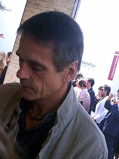 Primo piano di Jeremy Irons al Casino'