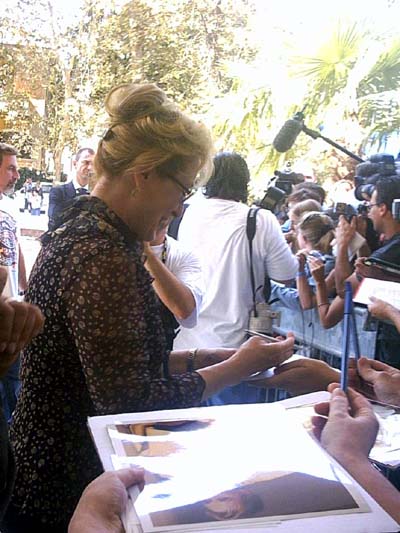 Meryl Streep distribuisce autografi e sorrisi al Casino'